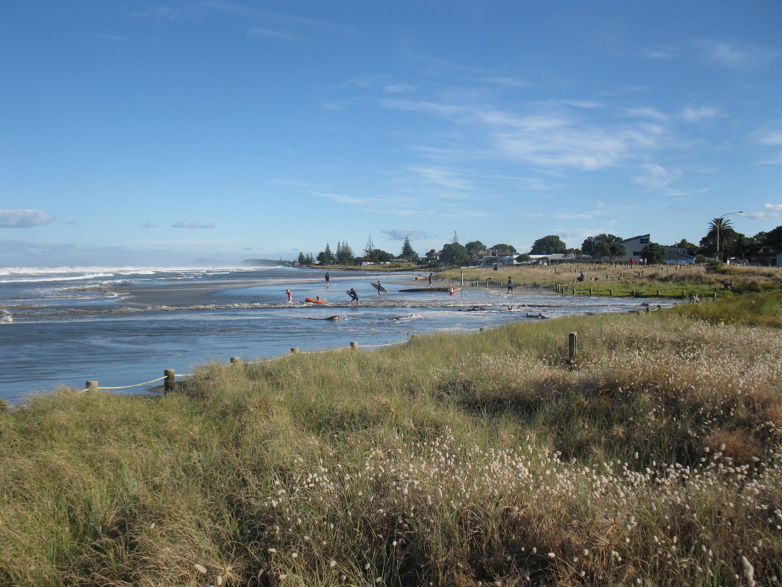 kids having fun at waihi beach 